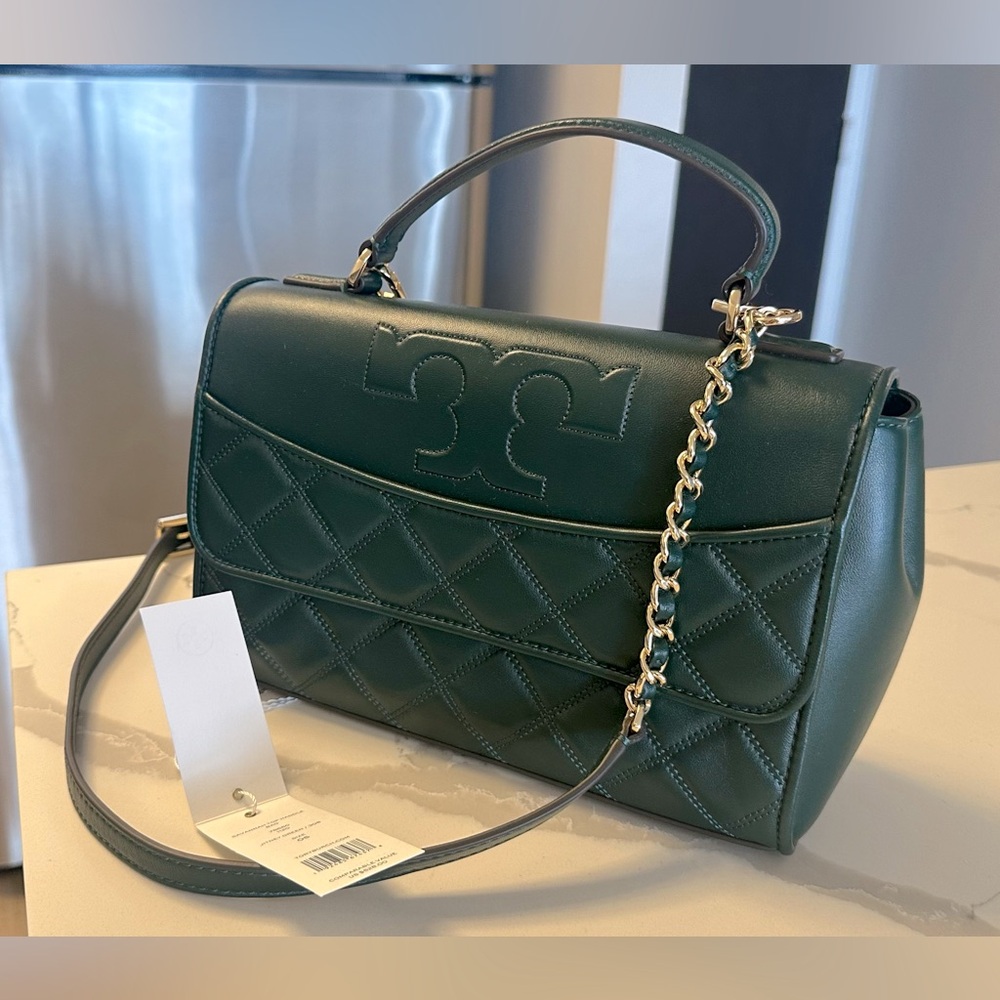 Like new, Tory Burch Savannah top handle / shoulder strap emerald green leather
